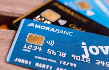 ¿Cómo ahorrar en tus compras con las tarjetas de MoraBanc?