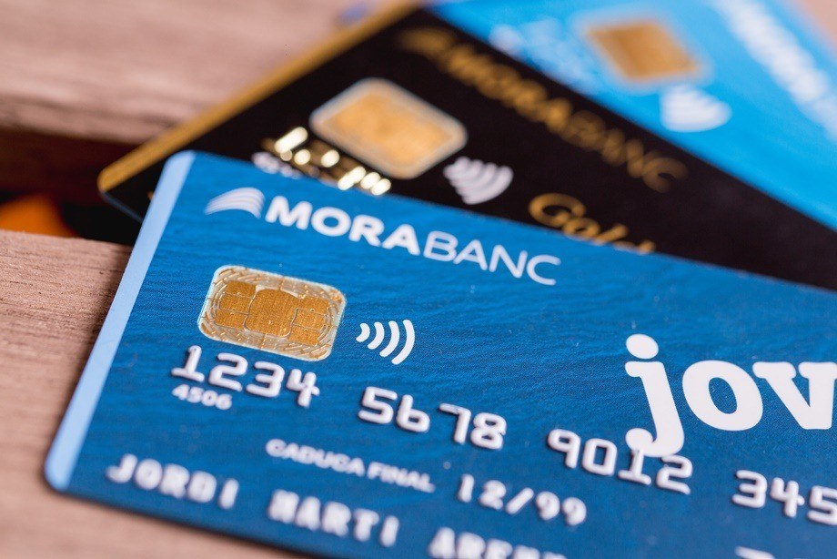 ¿Cómo ahorrar en tus compras con las tarjetas de MoraBanc?