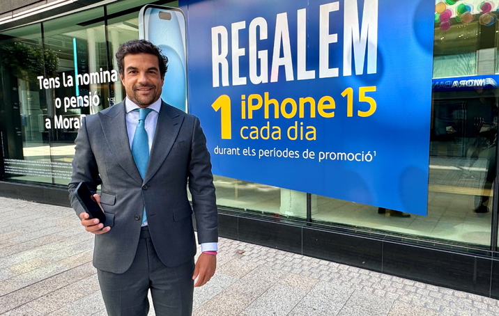 MoraBanc capta mil nòmines i premia als clients amb el sorteig d’un Iphone 15 cada dia.