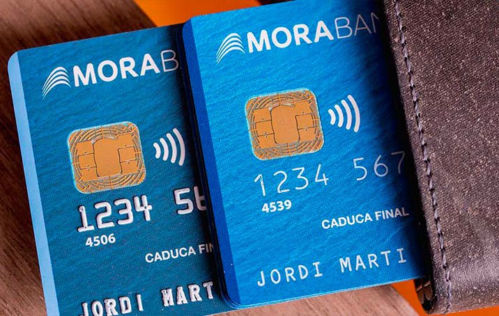 The differences between credit cards and debit cards
